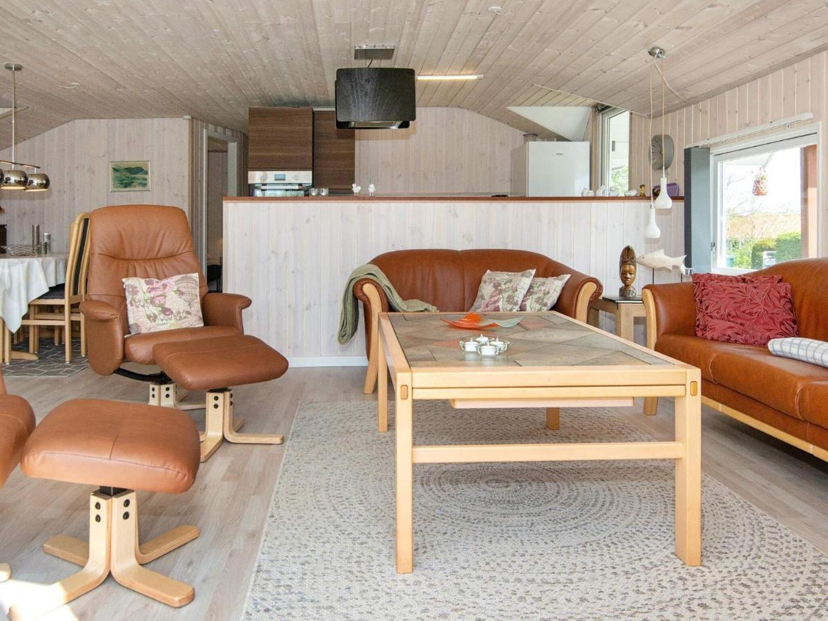 8 Person Holiday Home In Hejls المظهر الخارجي الصورة