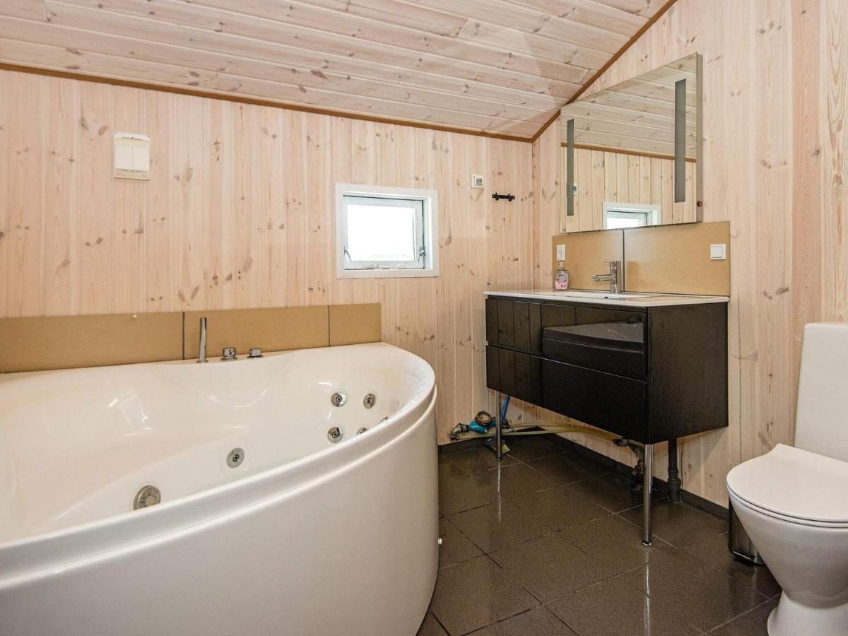 8 Person Holiday Home In Hejls المظهر الخارجي الصورة