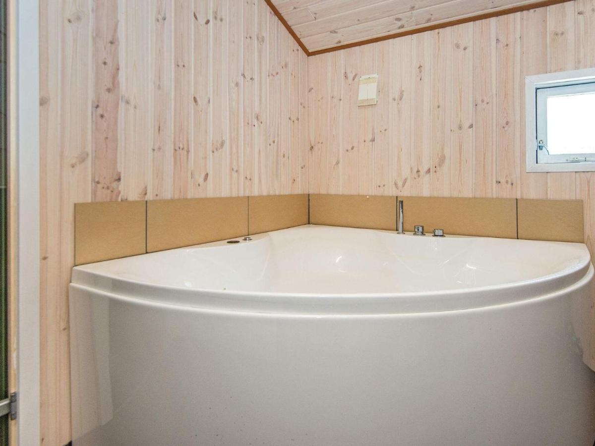 8 Person Holiday Home In Hejls المظهر الخارجي الصورة